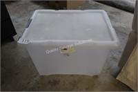 32g rolling latching storage tote