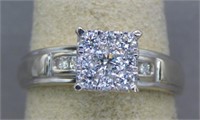 10K WHITE GOLD RING WITH 1/2 CTTW DIAMONDS. SIZE