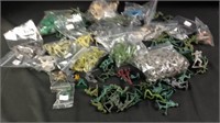 Huge lot of vintage plastic army men