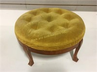 Round foot rest with 4 legs