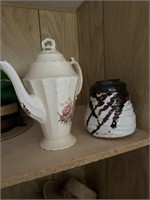 VINTAGE TEA POT & POTTERY