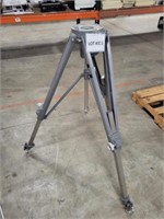 Heavy duty industrial tripod