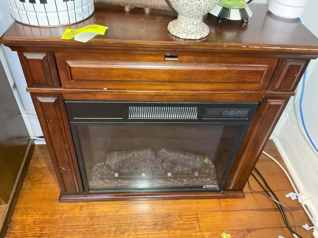 ELECTRIC FIREPLACE 31.5 IN X 11.5 IN X 29.5 IN