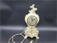Vintage United mantle clock