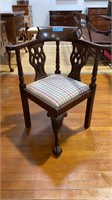 QUALITY CHIPPENDALE STYLE CORNER CHAIR