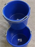 7.6 L Plastic Bucket w Handle