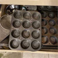Small Lot of Bakeware Muffin Pans & More 
Shows