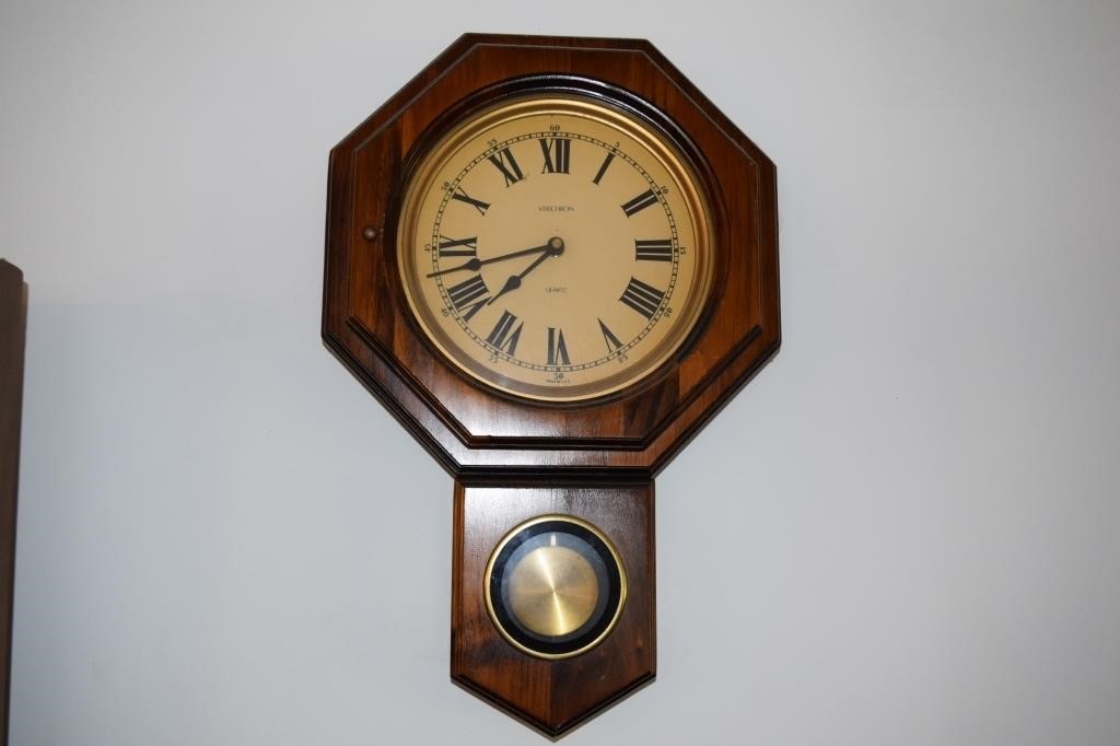 Verichron Quarts Wall Clock