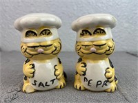 Vintage Garfield Salt and Pepper Shakers