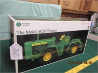 PRECISION 1/16 JOHN DEERE 8020-NIB