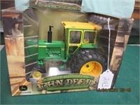 1/16 JOHN DEERE 4520 W/ CAB-NIB