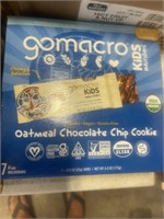 GOMACRO OATMEAL CHOCO CHIP BARS