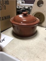 2 COVERED POTS