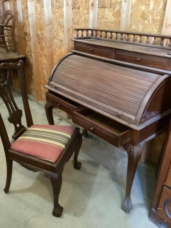 Mahogany Clawfoot rolltop desk with chair 40" x
