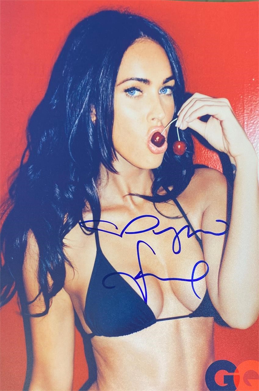 Autograph  
Megan Fox Photo