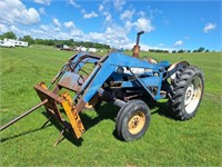 Ford 4000D Tractor w/ Loader & Bale Spear