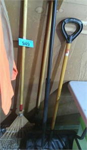 (4) Garden Tools – Rakes / Broom / Snow Shovel