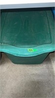 Empty tote with lid