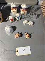 VARIOUS COLLECTIBLE SALT AND PEPPER SHAKERS