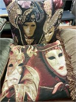 5 Decorative pillows