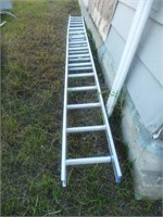 24 ft aluminum ladder has a slight bend to it