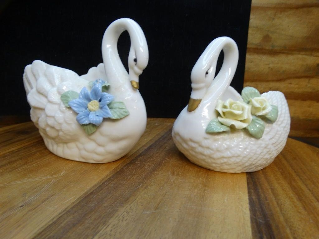Vintage Porcelain Ceramic K's Collection Swans