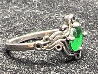 Sterling Silver 925 Ring w/Green Gemstone