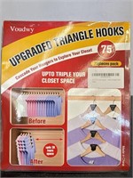 New 75pcs triangle clothing hooks
