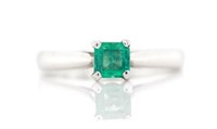 Solitaire emerald and 18ct white gold ring