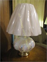 Irredescent lamp w/ shade 27"