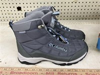 Columbia size 9 1/2 woman’s