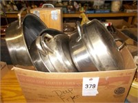 Full of Cookware: (2) Roasters, Dutch Oven