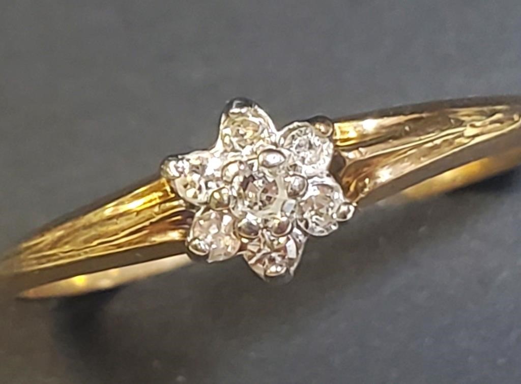 $1200 10K  Diamond(0.1ct) Ring