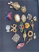 Beautiful brooches some signed