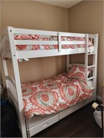 White twin bunk beds with trundle does have