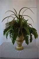 Center Piece Vase w Plant
