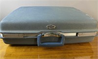 Vintage Hard Case Royal Traveller Suitcase