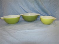 Pyrex Bowls Largest is 2 1/2 Quarts