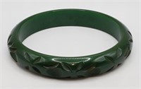 (E) Green Bakelite Carved Bangle Bracelet