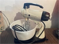 SUNBEAM MIXMASTER W/ TWO BOWLS NOT WORKING