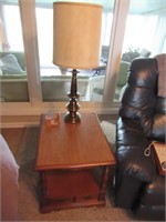 broyhill end table & lamp