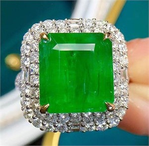 7ct Natural Emerald Ring in 18k Yellow Gold