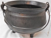 3-Legged Cast Iron Pot