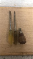 C8) 3 REGULAR SCREWDRIVERS