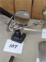 Magnifying Glass with Holding Clips
