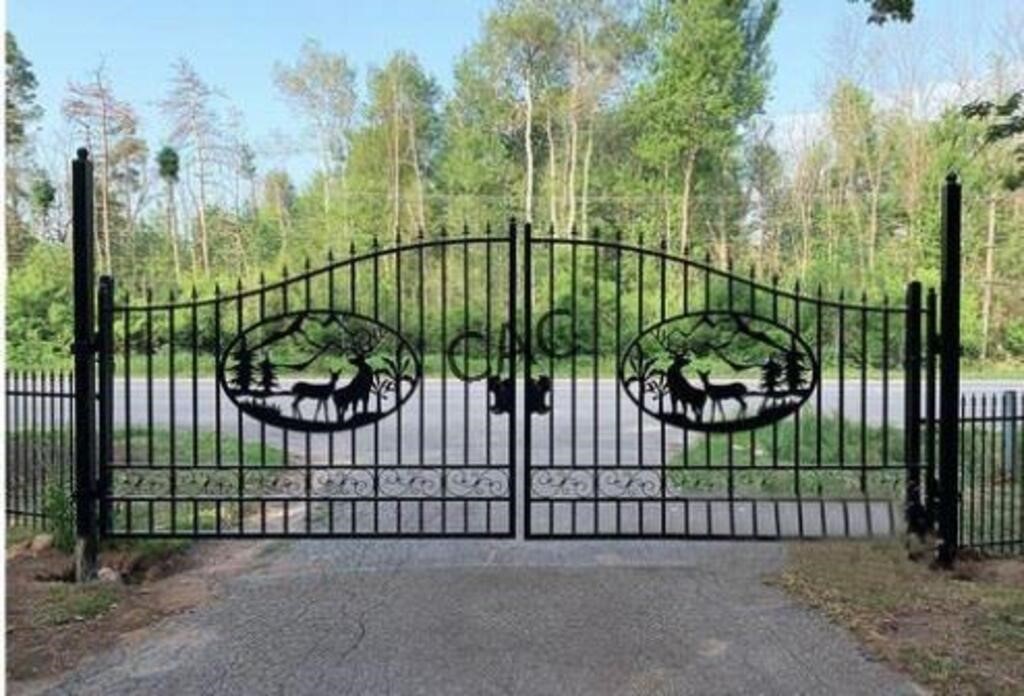 NEW Great Bear 20' Bi-Parting Gate w/Deer