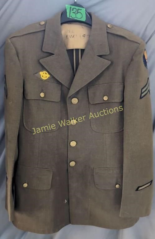 Army Air Corps Wwii Uniform Jacket With Patches.