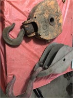 Pulley housings with hooks, no pulleys in