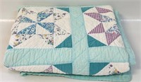 PRETTY VINTAGE HAND MADE PATTERNED QUILT