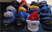 W - MIXED LOT OF HATS (I11)